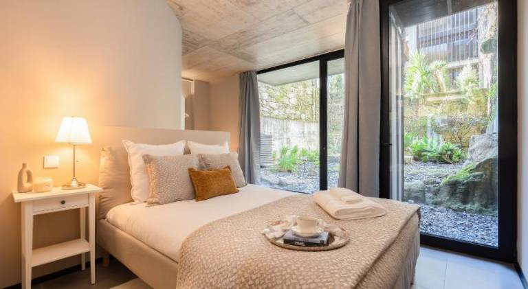 Holiday apartment with terrace & garden in Porto