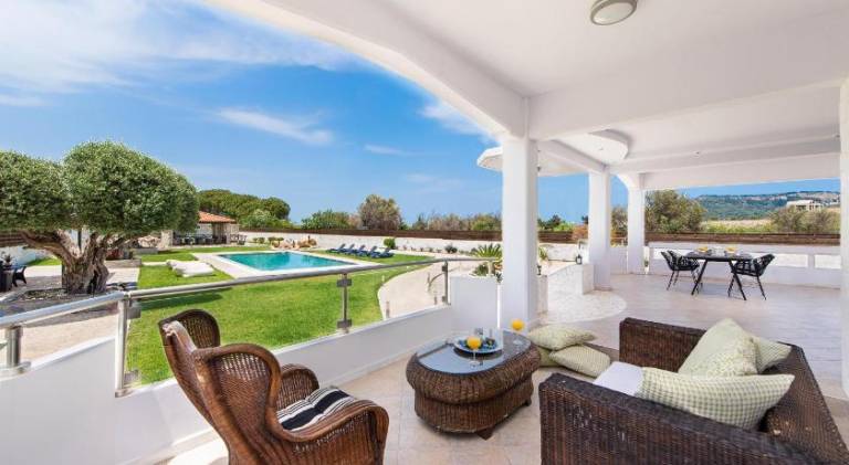 Villa with pool — photo 3