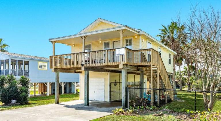 House with pool in Galveston, TX