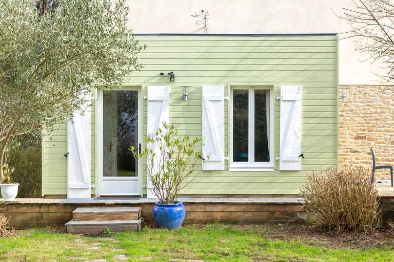 Quiet studio with private terrace and garden, 3 km from the beaches and 5 km from the city center in Concarneau