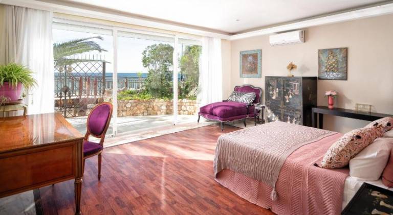 Casa Honey First line villa-Puerto Banus Golden Mile in Marbella