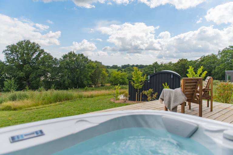 Cottage with terrace & jacuzzi in Ashford