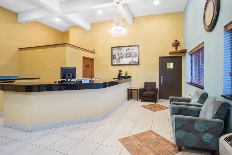 Super 8 By Wyndham Normal Bloomington — photo 2