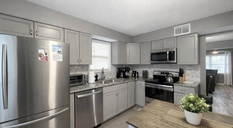 Vacation home with 1 room for 8 persons in Overland Park, KS