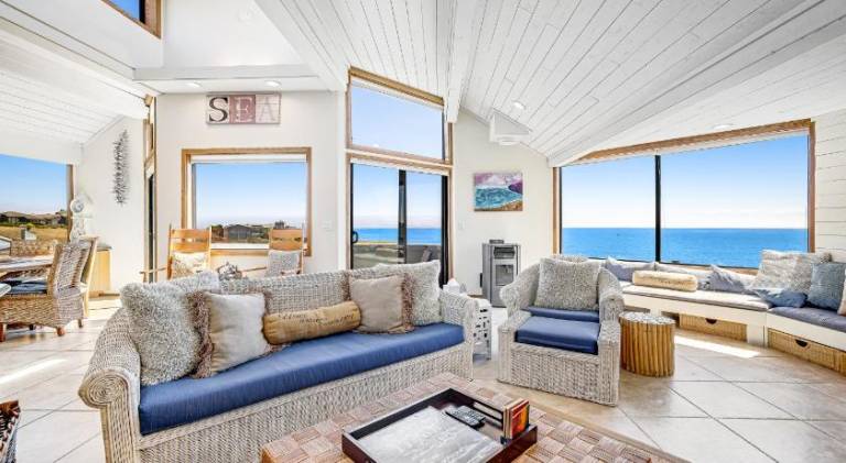 Vacation home with hot tub in Bodega Bay, CA