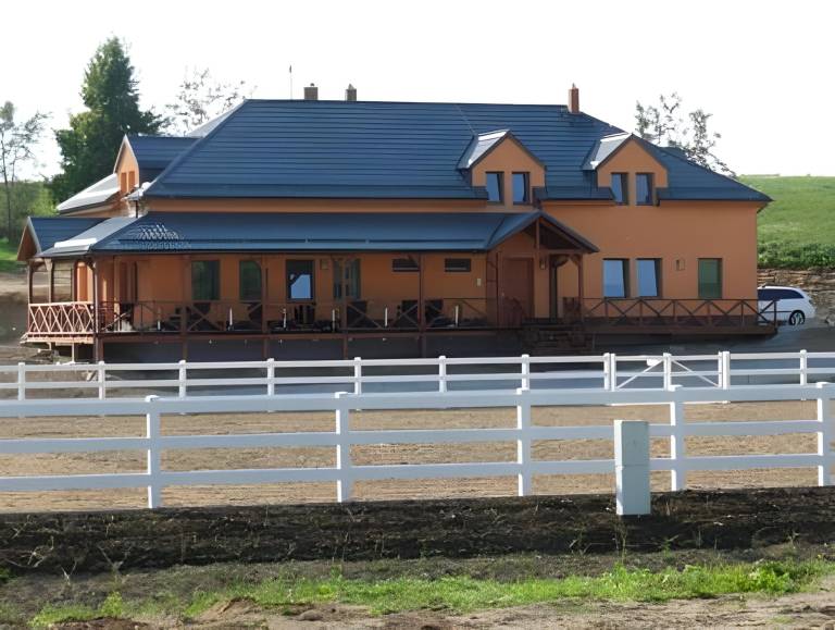 Farm with grill, yard & hot tub in Olomouc