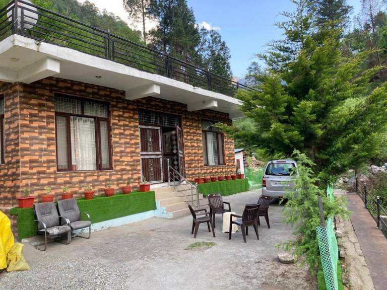 Villa with 3 rooms for 6 persons in Sainj