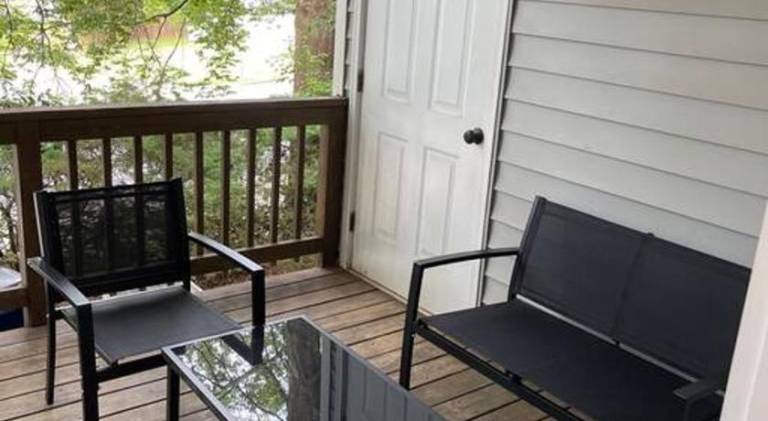 Apartment with pool — photo 4