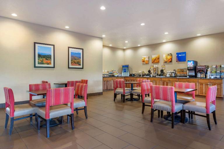 Comfort Inn & Suites Blue Ridge — photo 3