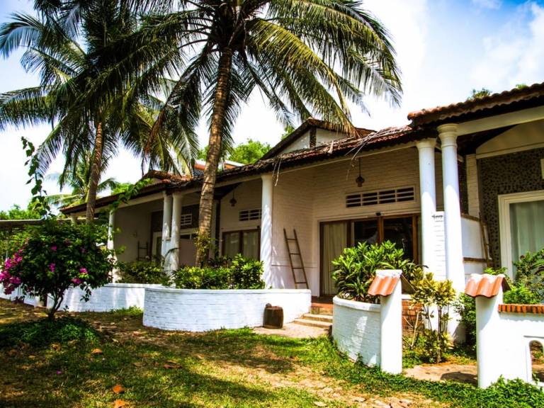 Lodge  Cửa Cạn