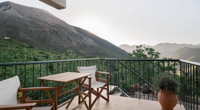 Rental apartment with yard & patio — photo 4