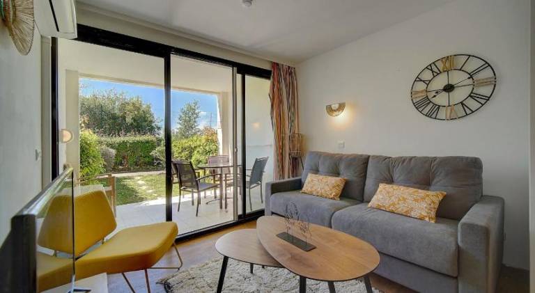 Pleasant rental apartment with terrace, garden & pool | Beach nearby | Pets are welcome in Cannes