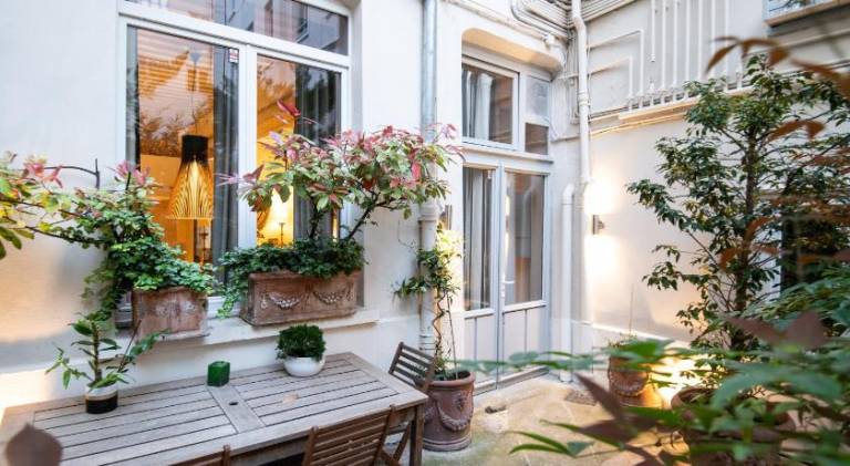 Serviced apartment with yard & terrace | Close to Place des Terreaux — photo 3