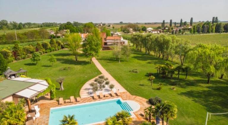 1000 m² Villa