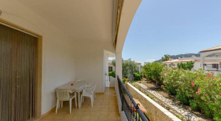 Rental apartment with BBQ, terrace & garden — photo 4
