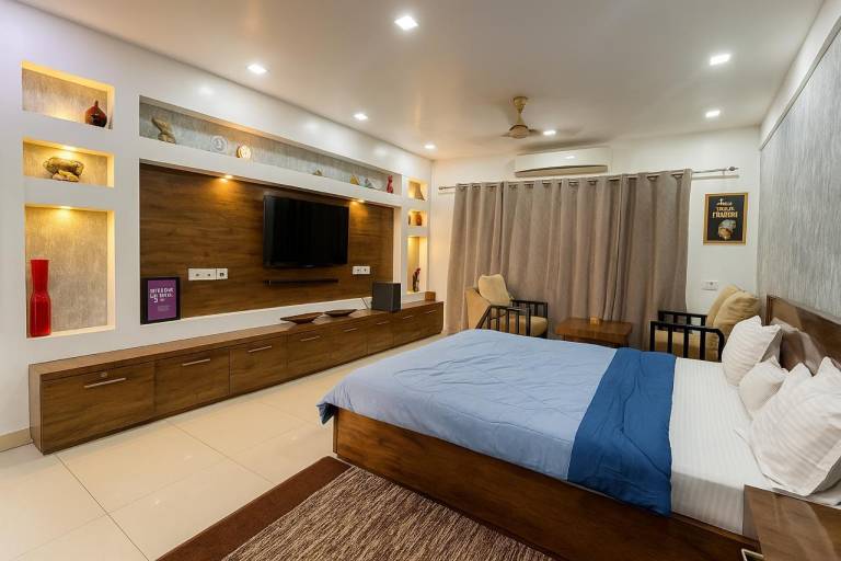 Apartment with pool | Water view — photo 5