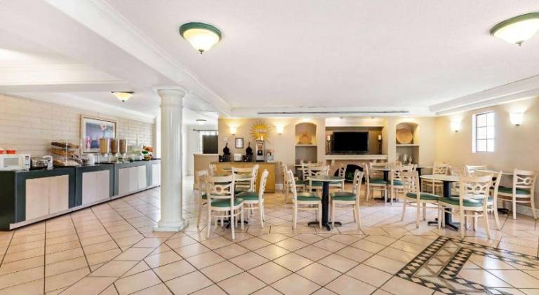 La Quinta Inn by Wyndham El Paso West — photo 3