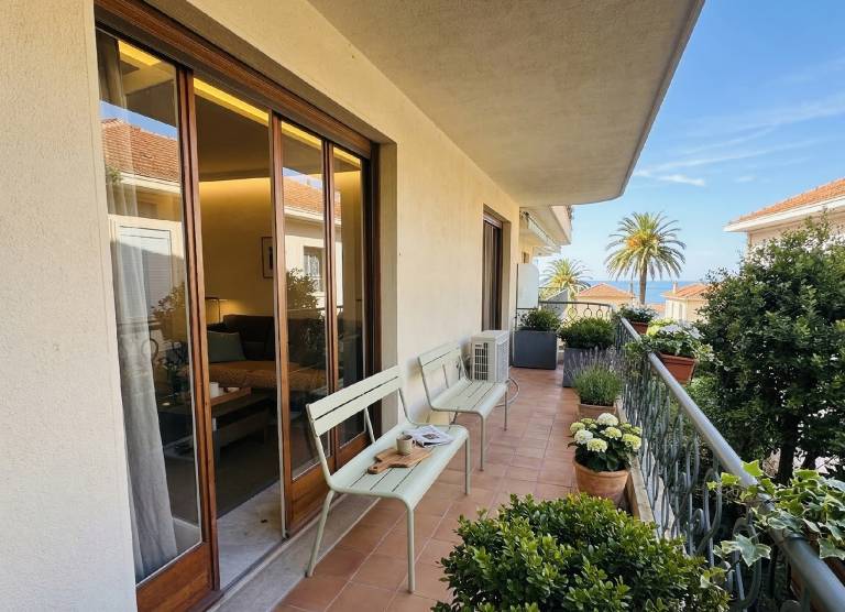 Vacation home with terrace — photo 4