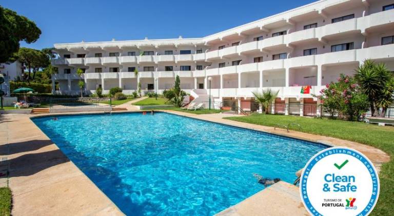Host Wise - Bright Cozy Flats w Terrace & Pool in Loulé
