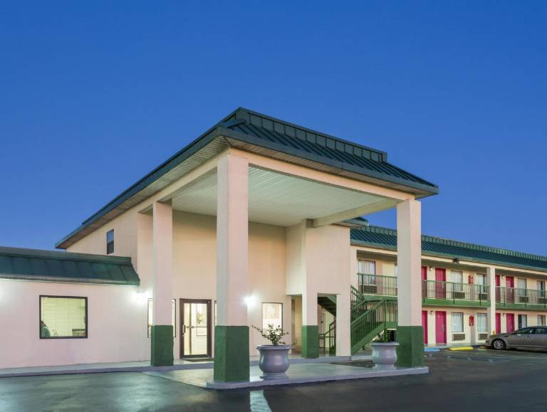 Super 8 By Wyndham Ashburn in Ashburn, GA