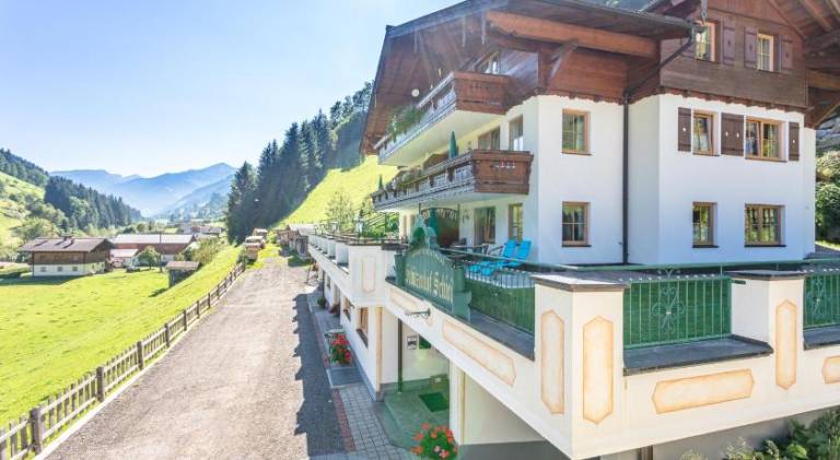 Rental apartment with patio, yard & sauna in Grossarl