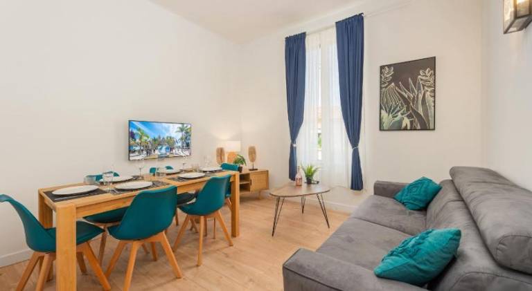 Apartment | Next to the beach | Pets allowed in Èze
