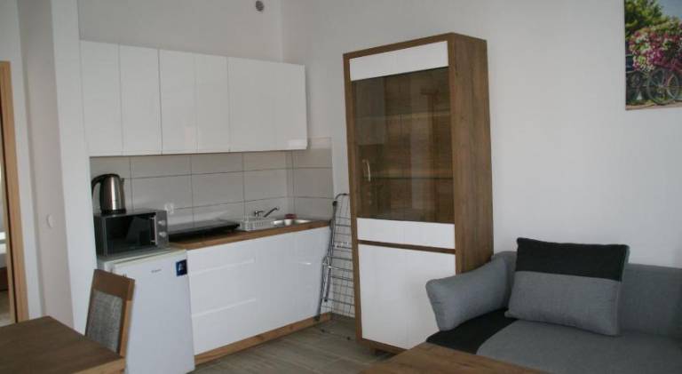 Charming serviced apartment with pool, yard & patio | Beach nearby | Pets are welcome — photo 4