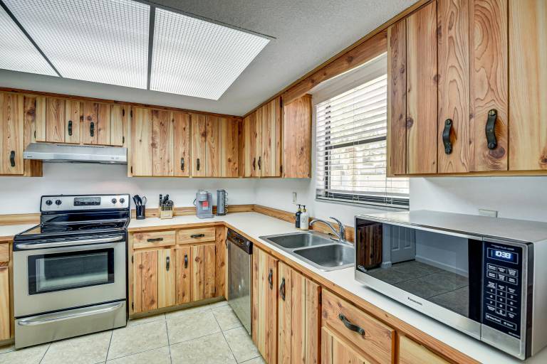 Sun, Sand & Poolside Relaxation! Ormond Beach Unit — photo 2