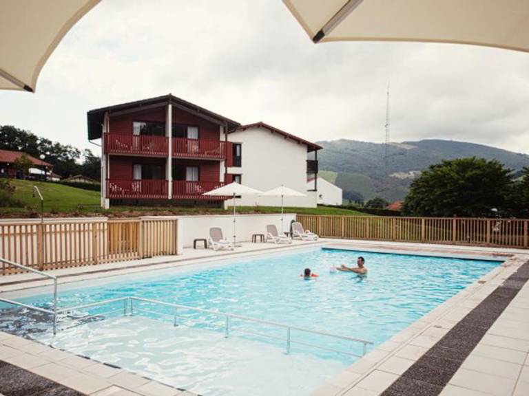 Apartment with terrace & heated pool — photo 3