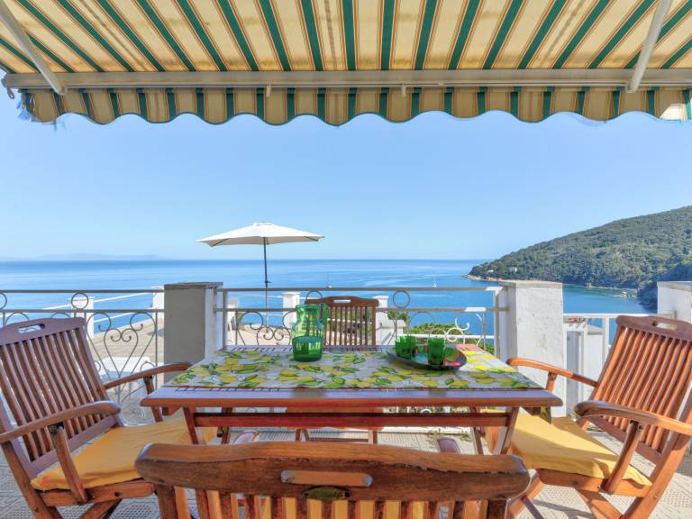 Vacation home with barbecue, patio & garden | Sea view — photo 3