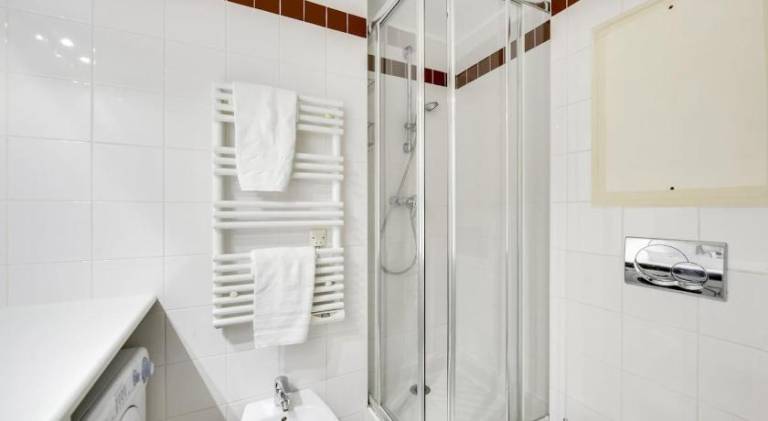 Holiday apartment | Near Arc de Triomphe | Perfect for remote work — photo 2