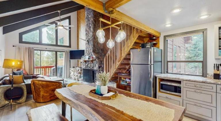 Spacious vacation home with hot tub | Pets allowed — photo 3