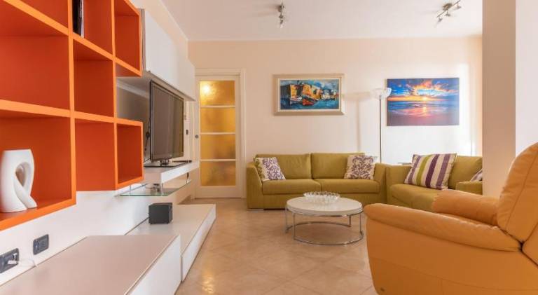Apartment with 2 rooms for 5 persons — photo 2