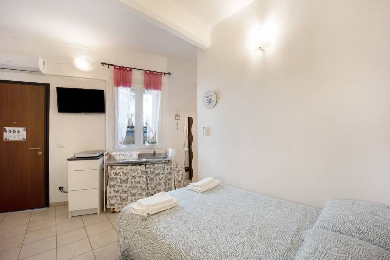 Il Gattino Di Sanremo 2 with Shared Terrace, Wi-Fi and Air Conditioning — photo 5