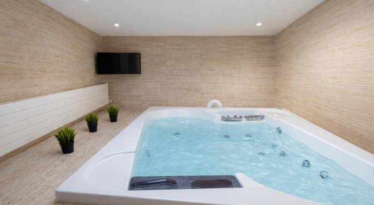Manin Private SPA, Luxury Apartment very close to the sea in Pescara
