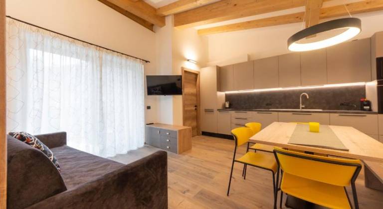 Holiday apartment with jacuzzi, patio & sauna — photo 4