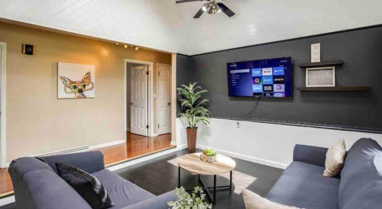 House | Pets are welcome in Rochester, NY