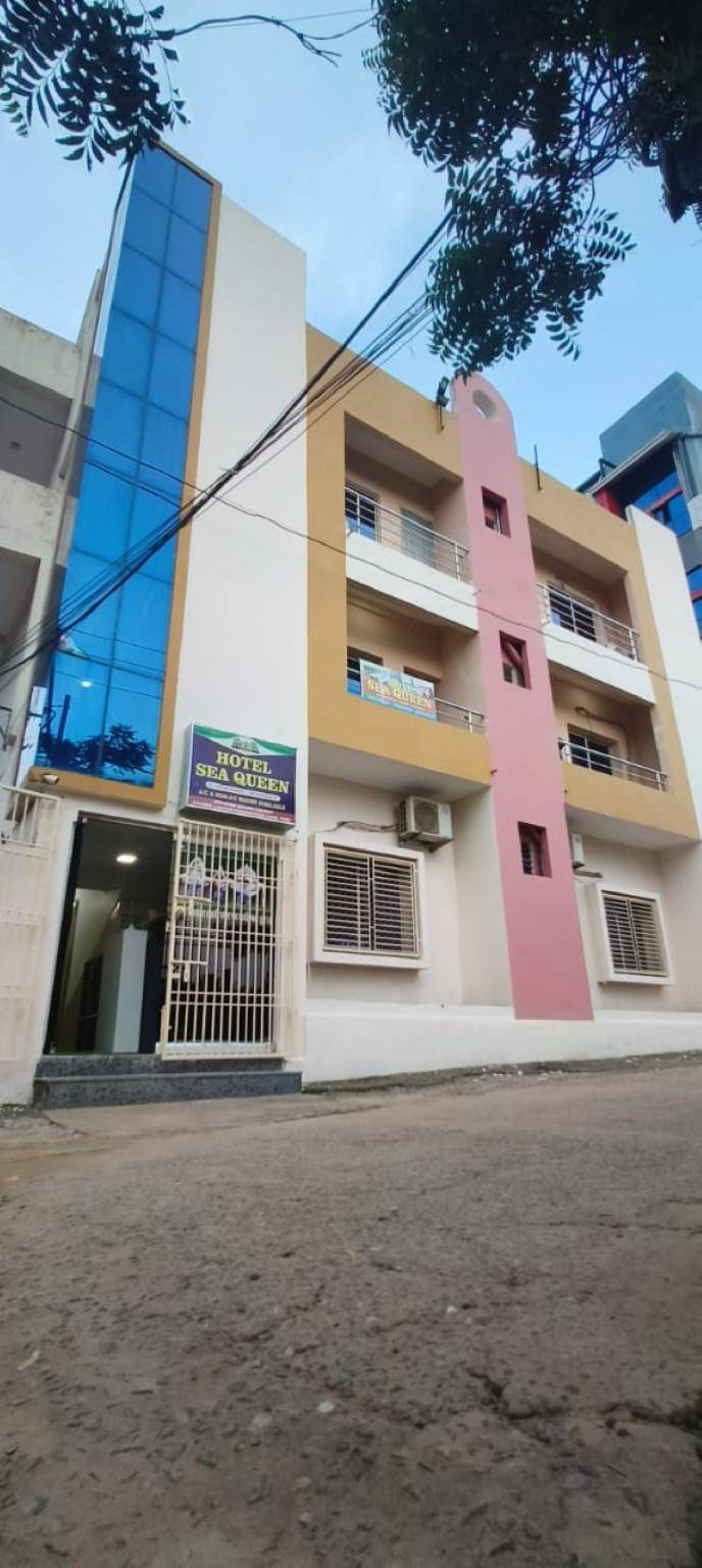 Sea Beach Side Hotel Goroomgo Sea Queen Puri with Premium Room — photo 2