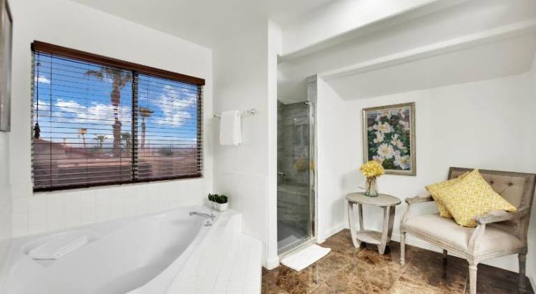 Fully equipped house with private pool, BBQ & patio | Dogs allowed — photo 3