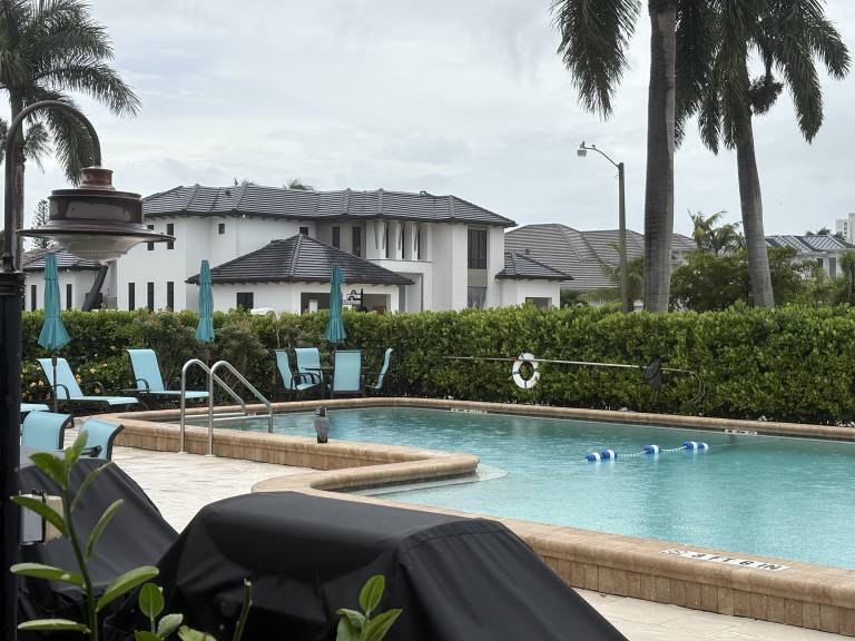 Condo Pelican Bay