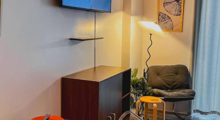 Serviced apartment with patio & pool — photo 5