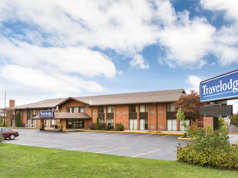 Travelodge by Wyndham Owen Sound ON
