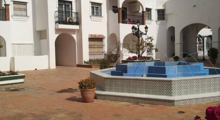 Rental apartment with yard, pool & patio — photo 4