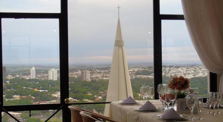 Serviced apartment with yard, pool & patio | Suitable for remote work | Pets are welcome — photo 3