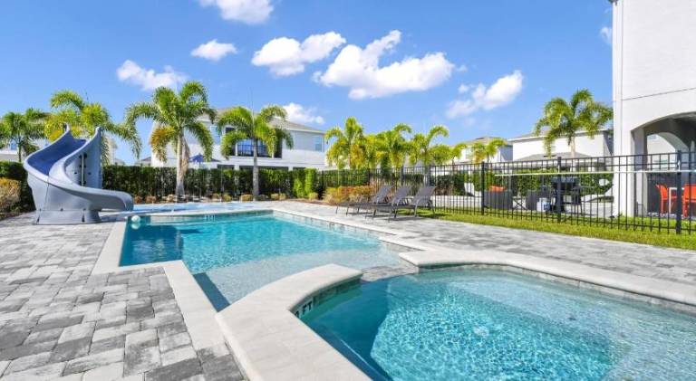 House with jacuzzi & pool — photo 3