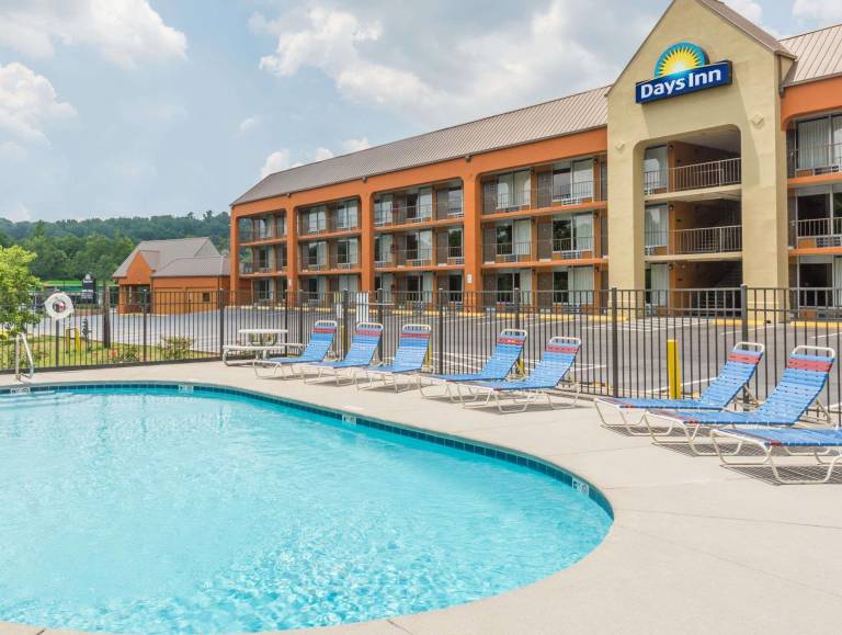 Days Inn by Wyndham Knoxville East — photo 2