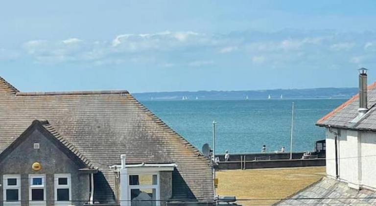 Lovely big 3 bedroom maisonette close to the beach in Llandudno