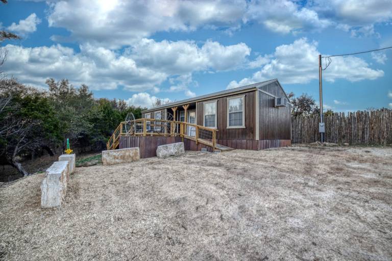 Cabin Leakey