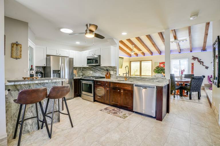 1 Mi to Dtwn: Scenic Prescott Hillside Retreat! — photo 3
