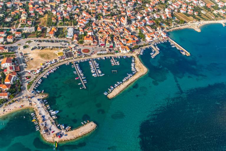 Apartment with patio & BBQ in Biograd na Moru